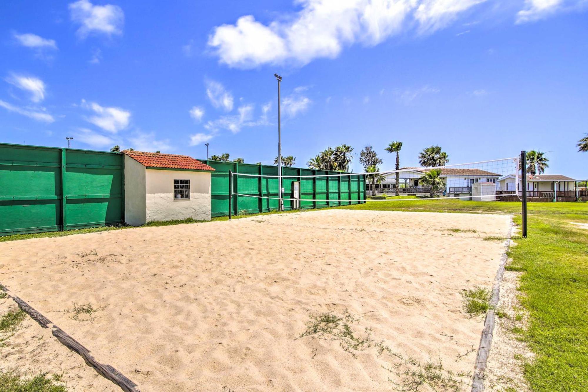 Sunny Port Isabel Golf Retreat, 5 Mi To Beaches! Villa Dış mekan fotoğraf